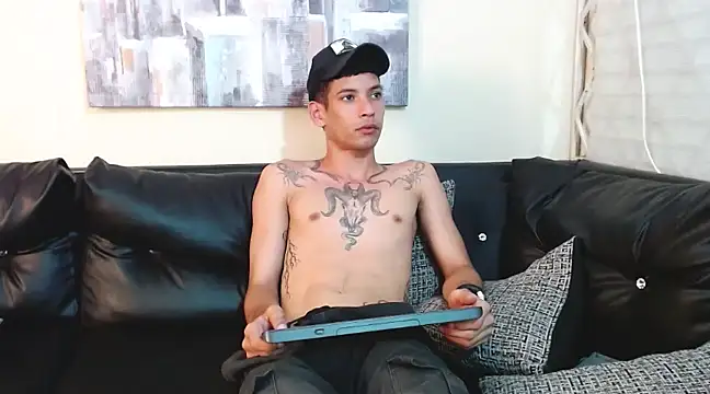 Snapshot of biigjhonny chatting on 02-10-25, 09:36 biigjhonny online show from 02-10-25, 09:36