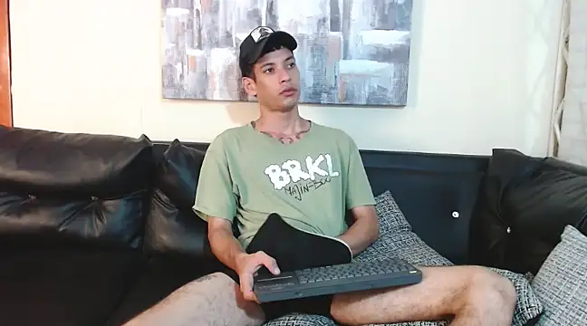 Snapshot of biigjhonny chatting on 02-18-25, 04:15 biigjhonny online show from 02-18-25, 04:15