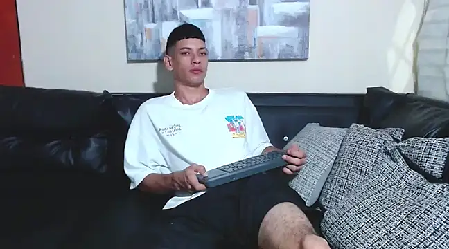 Snapshot of biigjhonny chatting on 02-25-25, 01:41 biigjhonny online show from 02-25-25, 01:41