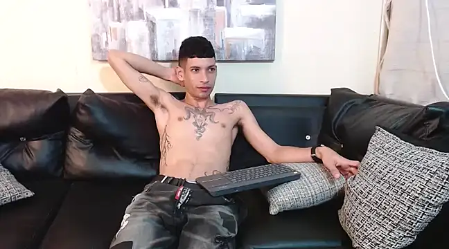 Snapshot of biigjhonny chatting on 03-05-25, 09:38 biigjhonny online show from 03-05-25, 09:38