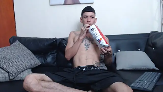 Snapshot of biigjhonny chatting on 10-26-25, 03:56 biigjhonny online show from 10-26-25, 03:56