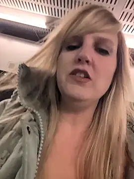 Snapshot of Sexybiene969 chatting on 01-13-26, 05:29 Sexybiene969 online show from 01-13-26, 05:29