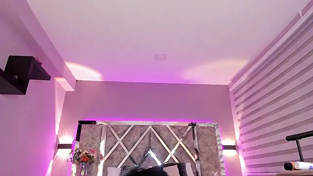 Snapshot of ValerieHyde chatting on 03-08-25, 06:32 ValerieHyde online show from 03-08-25, 06:32