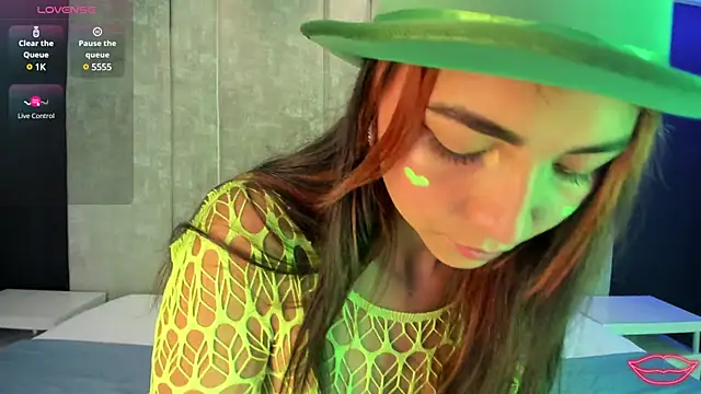 Snapshot of ValerieHyde chatting on 03-18-25, 03:31 ValerieHyde online show from 03-18-25, 03:31