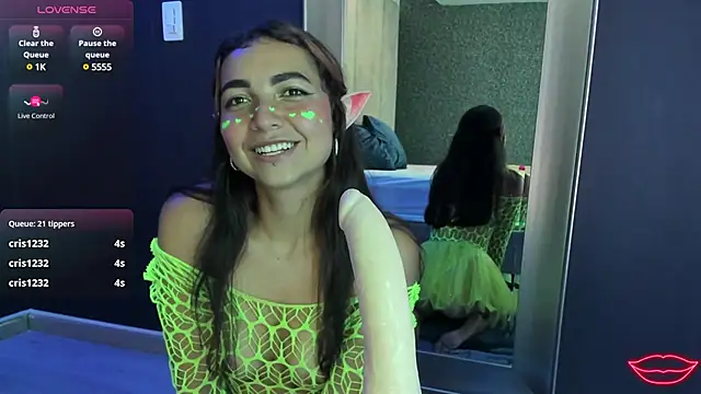 Snapshot of ValerieHyde chatting on 03-18-25, 06:36 ValerieHyde online show from 03-18-25, 06:36