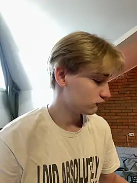 Snapshot of Julian_wins chatting on 03-20-25, 10:21 Julian wins online show from 03-20-25, 10:21