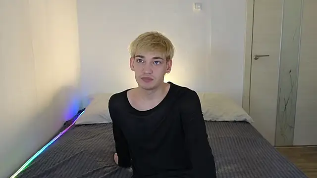 Julian wins online show from 04-23-26, 12:01