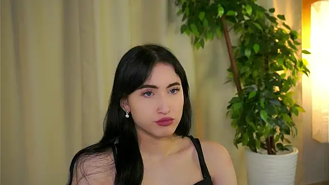 Snapshot of LynnaHandley chatting on 02-17-25, 05:47 LynnaHandley online show from 02-17-25, 05:47