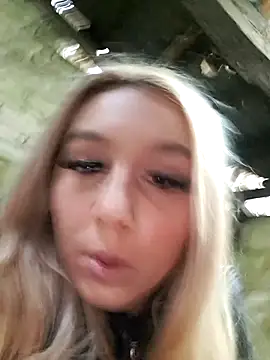 Snapshot of hotamanda01 chatting on 11-14-25, 01:43 hotamanda01 online show from 11-14-25, 01:43