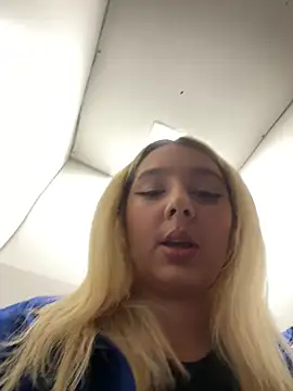 Snapshot of hotamanda01 chatting on 12-13-25, 09:31 hotamanda01 online show from 12-13-25, 09:31