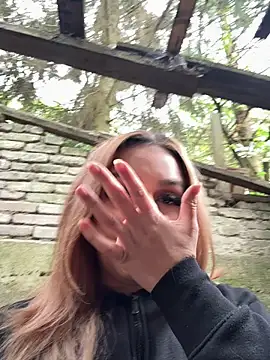 hotamanda01 online show from 04-21-26, 12:33