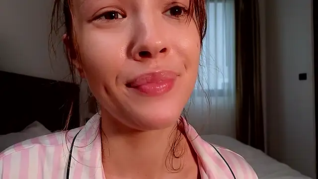 Snapshot of DemiDee chatting on 10-29-25, 10:06 DemiDee online show from 10-29-25, 10:06