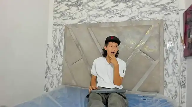 Snapshot of LucioDelDuque chatting on 02-20-25, 04:14 LucioDelDuque online show from 02-20-25, 04:14