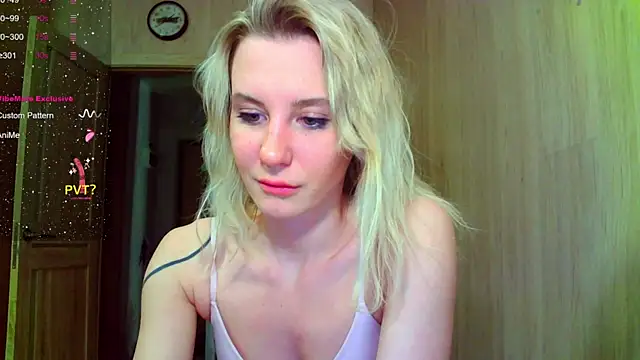 Snapshot of Caramel_piegirl chatting on 04-21-26, 10:12 Caramel piegirl online show from 04-21-26, 10:12