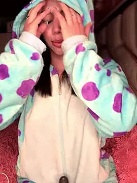 Laura-Khalifa online show from 01-17-26, 06:40