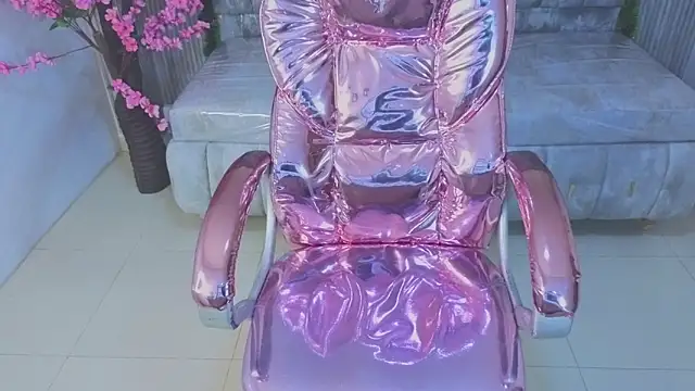 Snapshot of salome_stockman_s chatting on 12-21-25, 01:18 salome stockman s online show from 12-21-25, 01:18