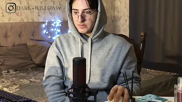 dark-willoww online show from 02-21-25, 07:32