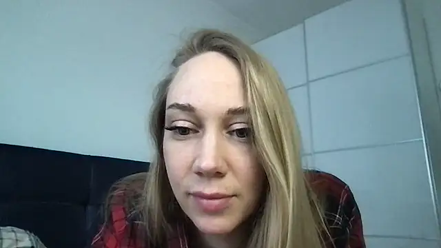 Snapshot of Engel_13 chatting on 02-21-25, 10:39 Engel 13 online show from 02-21-25, 10:39