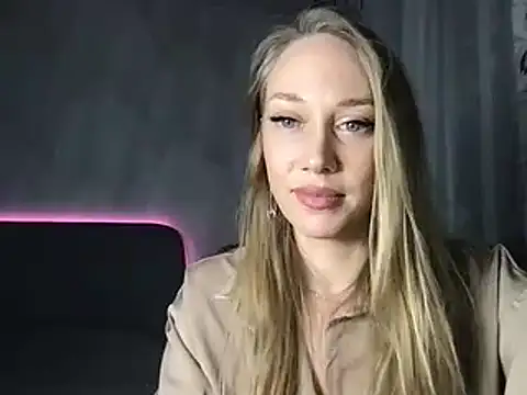 Snapshot of Engel_13 chatting on 03-04-25, 06:18 Engel 13 online show from 03-04-25, 06:18