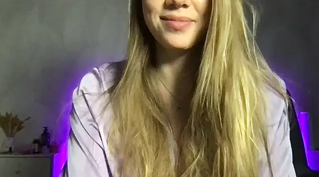 Snapshot of Engel_13 chatting on 03-22-25, 08:04 Engel 13 online show from 03-22-25, 08:04