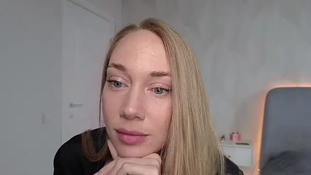 Snapshot of Engel_13 chatting on 09-15-25, 09:42 Engel 13 online show from 09-15-25, 09:42