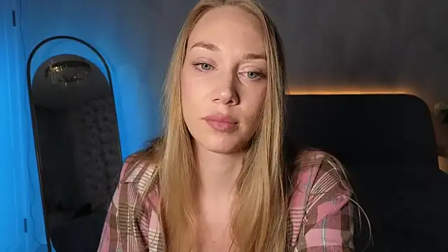 Snapshot of Engel_13 chatting on 10-04-25, 02:26 Engel 13 online show from 10-04-25, 02:26