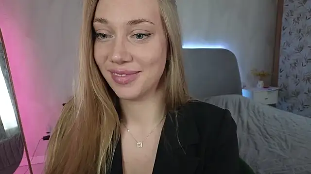 Snapshot of Engel_13 chatting on 10-15-25, 12:16 Engel 13 online show from 10-15-25, 12:16