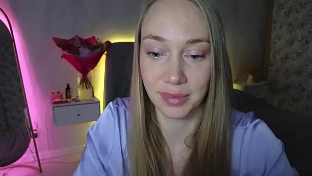 Snapshot of Engel_13 chatting on 10-18-25, 05:14 Engel 13 online show from 10-18-25, 05:14