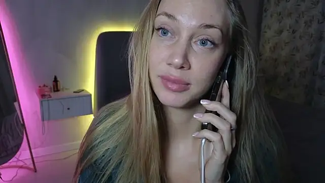 Snapshot of Engel_13 chatting on 10-24-25, 07:43 Engel 13 online show from 10-24-25, 07:43