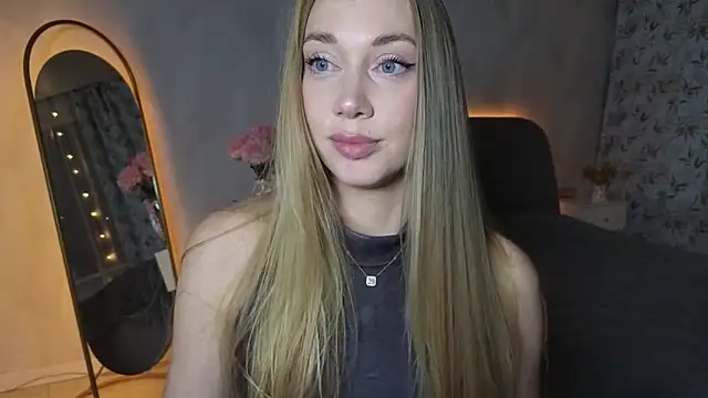 Snapshot of Engel_13 chatting on 12-03-25, 02:37 Engel 13 online show from 12-03-25, 02:37