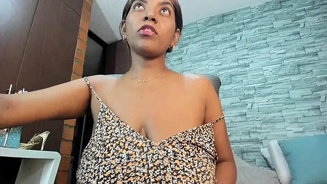 nicollesofia2 online show from 03-05-25, 05:29