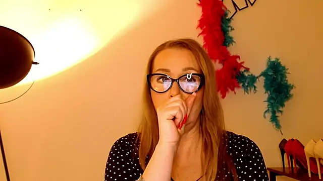 Snapshot of leaxSTAR chatting on 02-20-25, 02:46 leaxSTAR online show from 02-20-25, 02:46