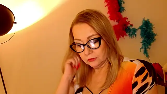 Snapshot of leaxSTAR chatting on 03-18-25, 02:48 leaxSTAR online show from 03-18-25, 02:48