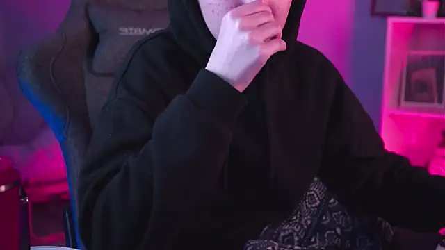 Snapshot of PhilippaAdamas chatting on 02-27-25, 02:32 PhilippaAdamas online show from 02-27-25, 02:32