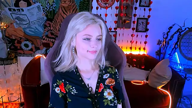 Snapshot of LeonaStane chatting on 02-21-25, 08:05 LeonaStane online show from 02-21-25, 08:05