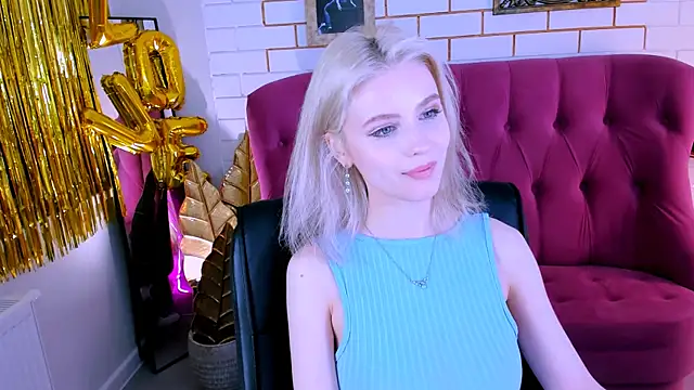 Snapshot of LeonaStane chatting on 02-24-25, 12:30 LeonaStane online show from 02-24-25, 12:30
