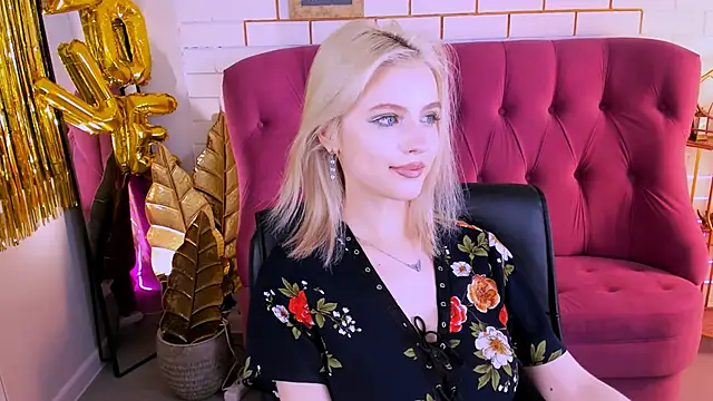 Snapshot of LeonaStane chatting on 02-27-25, 05:04 LeonaStane online show from 02-27-25, 05:04