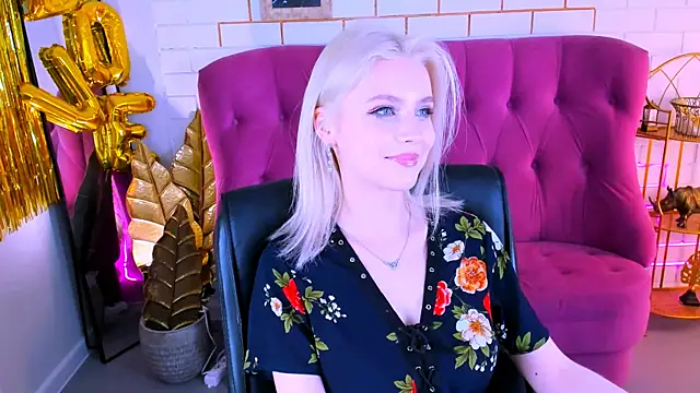 Snapshot of LeonaStane chatting on 03-09-25, 12:53 LeonaStane online show from 03-09-25, 12:53