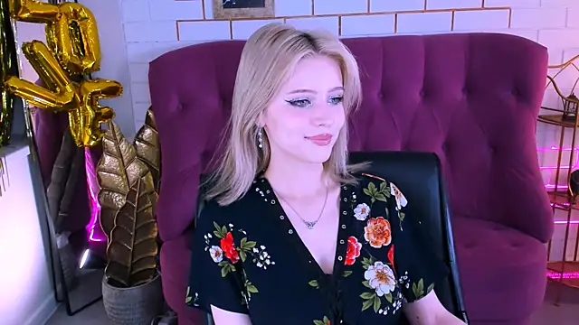 Snapshot of LeonaStane chatting on 10-30-25, 05:02 LeonaStane online show from 10-30-25, 05:02