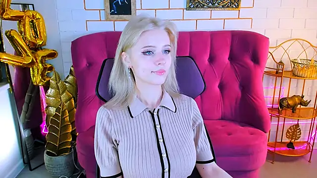 Snapshot of LeonaStane chatting on 11-08-25, 05:01 LeonaStane online show from 11-08-25, 05:01