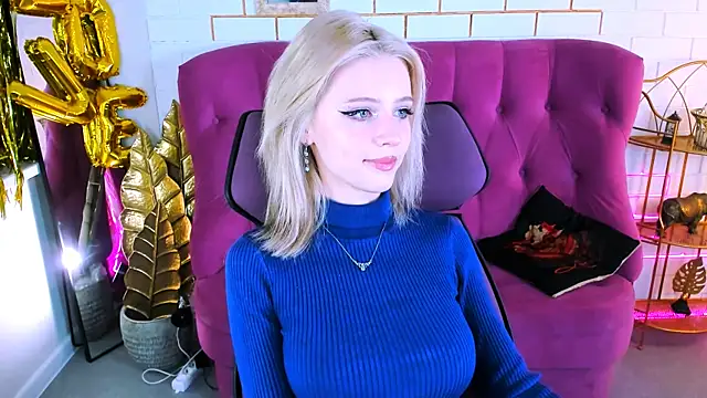 Snapshot of LeonaStane chatting on 11-20-25, 05:56 LeonaStane online show from 11-20-25, 05:56