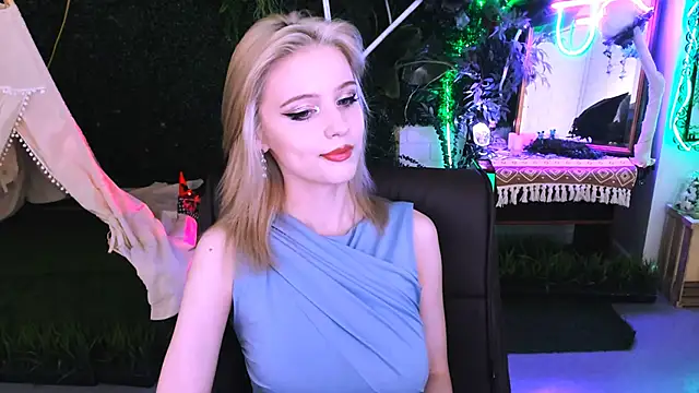 Snapshot of LeonaStane chatting on 11-28-25, 05:59 LeonaStane online show from 11-28-25, 05:59