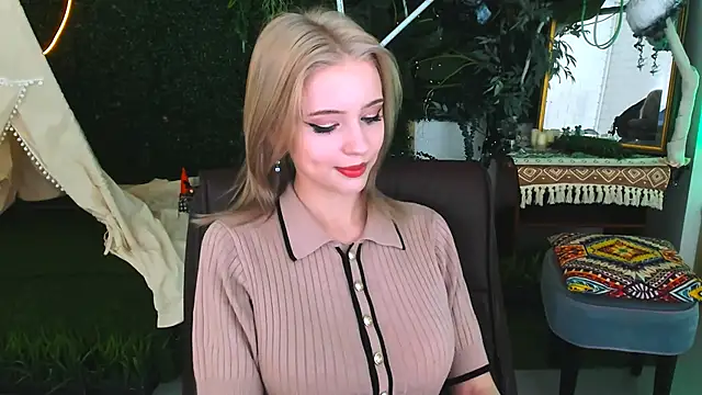 Snapshot of LeonaStane chatting on 12-03-25, 05:55 LeonaStane online show from 12-03-25, 05:55