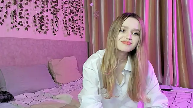 Snapshot of MiaRanki chatting on 03-09-25, 06:54 MiaRanki online show from 03-09-25, 06:54