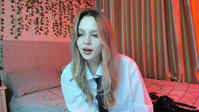 Snapshot of MiaRanki chatting on 03-12-25, 10:28 MiaRanki online show from 03-12-25, 10:28