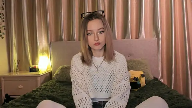 Snapshot of MiaRanki chatting on 03-22-25, 04:37 MiaRanki online show from 03-22-25, 04:37