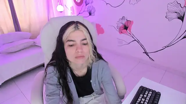 Isabela Fiorelli online show from 09-15-25, 01:33