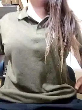 Snapshot of Ezella1 chatting on 12-19-25, 12:01 Ezella1 online show from 12-19-25, 12:01