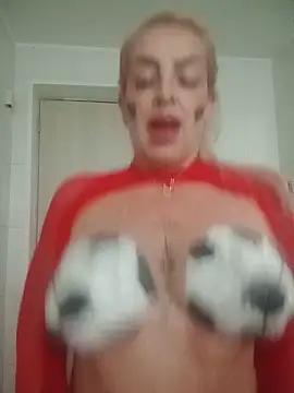 Snapshot of SophieWinsloow chatting on 06-27-26, 03:39 SophieWinsloow online show from 06-27-26, 03:39