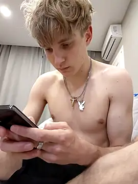 Snapshot of And25bn chatting on 10-23-25, 02:00 And25bn online show from 10-23-25, 02:00